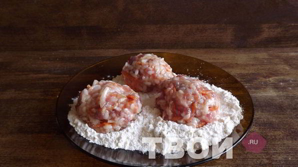 тефтели, тушенные в томатном соусе