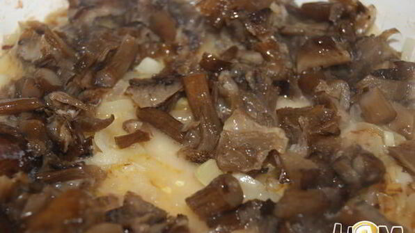 тефтели в грибном соусе с сыром