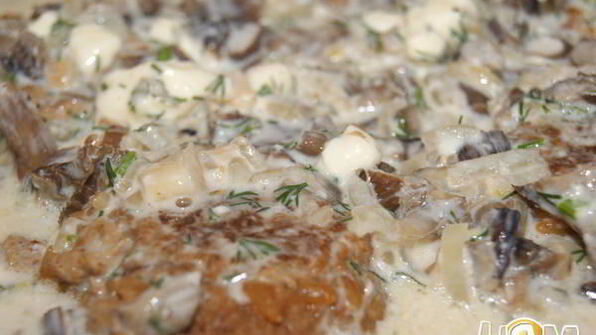 тефтели в грибном соусе с сыром