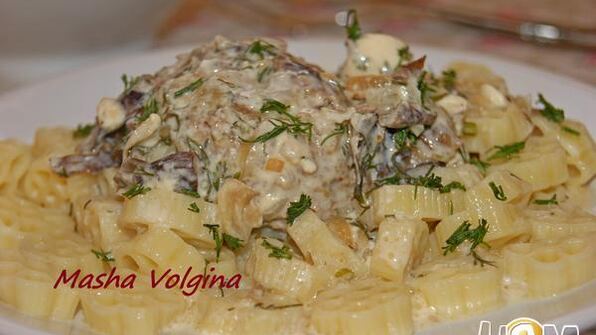 тефтели в грибном соусе с сыром