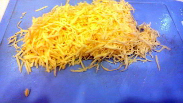 тефтели в пикантном соусе, запеченые с картофелем