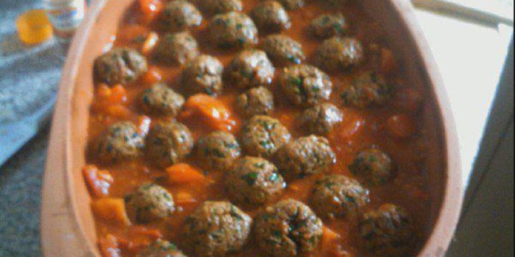 Рецепт тефтели в томатном соусе с яйцами