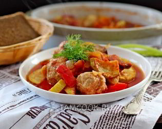 Тефтели запеченные с овощами