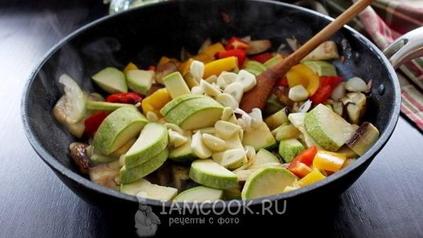 тефтели запеченные с овощами