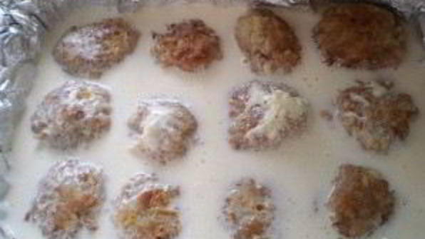 тефтели, запеченные в духовке в сметанном соусе