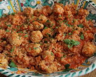 Тефтельки из индейки с рисом и томатным соусом