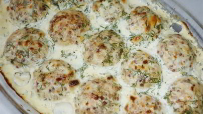 Тефтельки из курицы и гречки в соусе