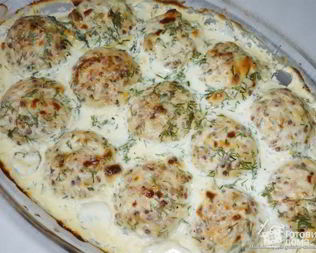 Тефтельки из курицы и гречки в соусе