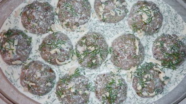 тефтельки из курицы и гречки в соусе