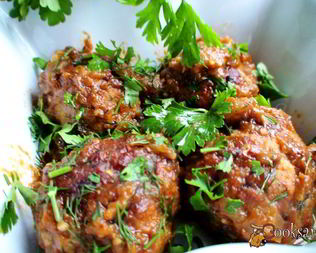 Тефтельки, запеченные в баклажанном соусе