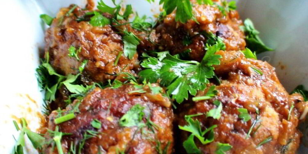 Рецепт тефтельки, запеченные в баклажанном соусе