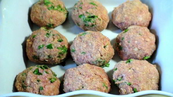 тефтельки, запеченные в баклажанном соусе