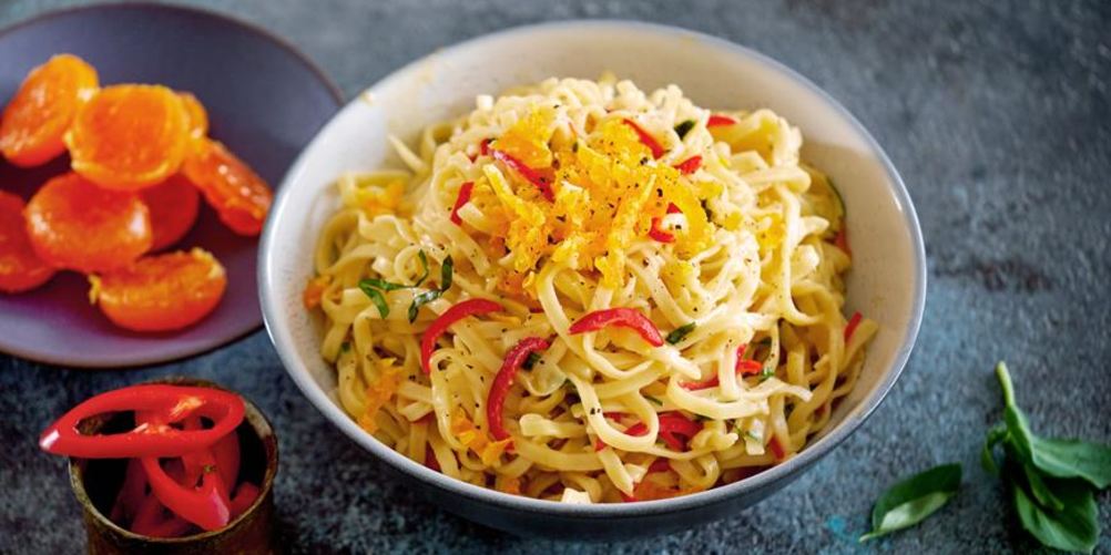 Рецепт трижды яичная лапша с чили и соленым желтком