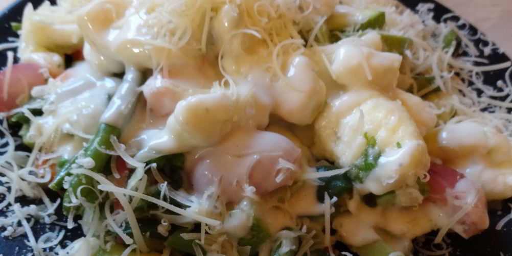 Рецепт творожные ньокки на овощной подушке со сливочно-рокфоровым соусом