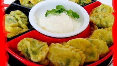 Паровые вареники с зеленью и яйцом