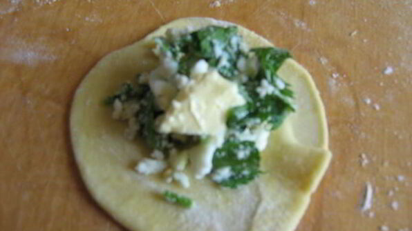 паровые вареники с зеленью и яйцом