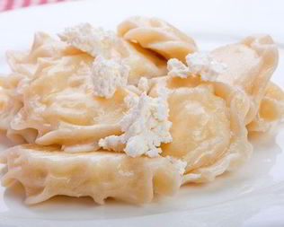 Простые вареники с творожной начинкой