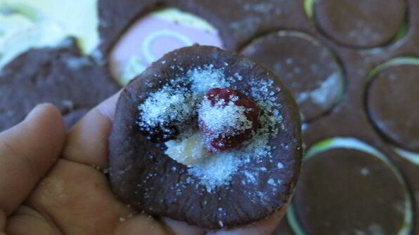 шоколадные вареники с ягодами