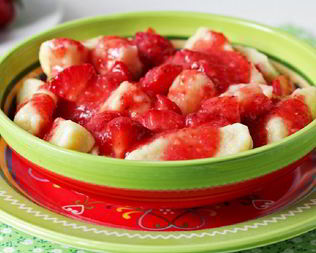 Тесто на вареники с клубникой