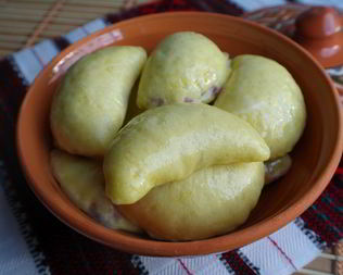 Творожное тесто для вареников с вишней