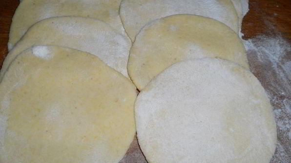 вареники с картофелем на сыворотке и кукурузной муке