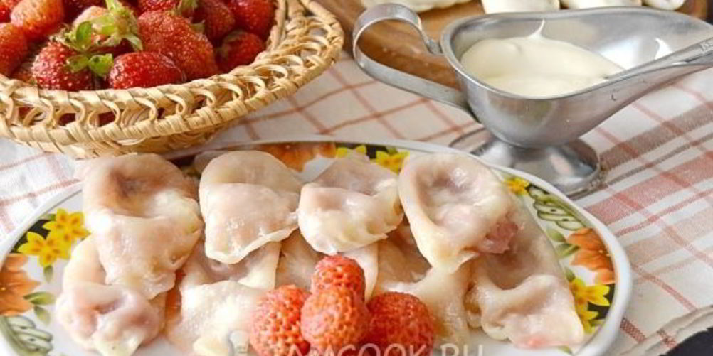 Рецепт вареники с клубникой на пару