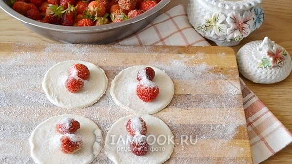вареники с клубникой на пару