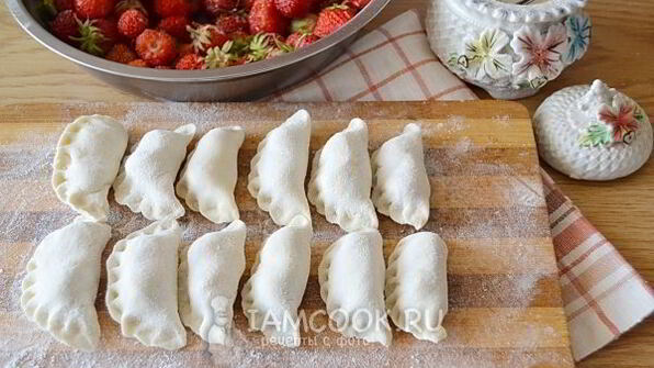 вареники с клубникой на пару