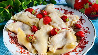 Вареники с клубникой