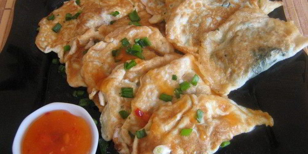 Рецепт яичные вареники с двумя начинками