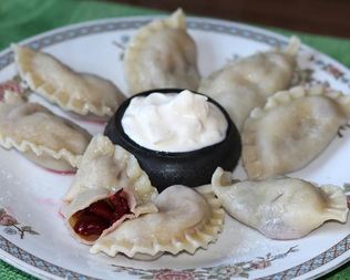 Заварные вареники с вишней