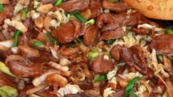 яичная лапша со свининой и овощами