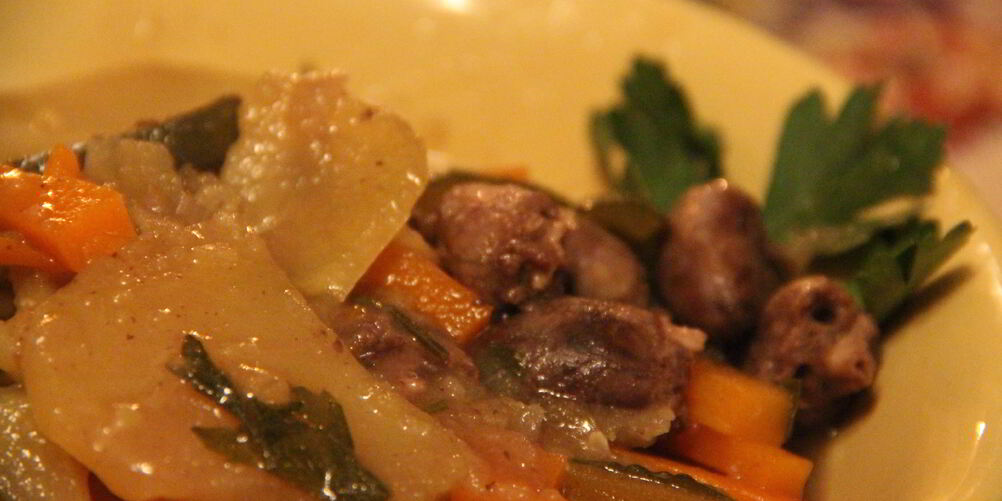 Рецепт жаркое из куриных сердец с овощами и пивом