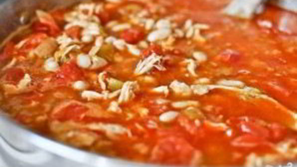 жаркое из курицы, фасоли и овощей