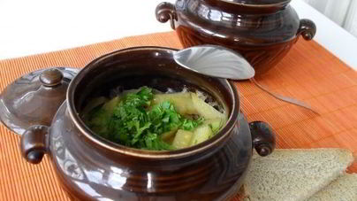 Жаркое из свинины в горшочках