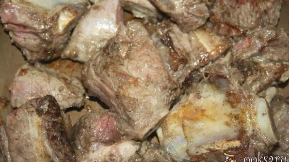 жаркое с говяжьими ребрышками и летними овощами