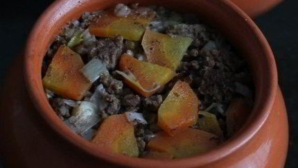 Гречка с фаршем в горшочках