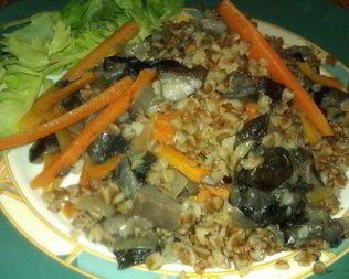 Постная гречка с маслятами и травами