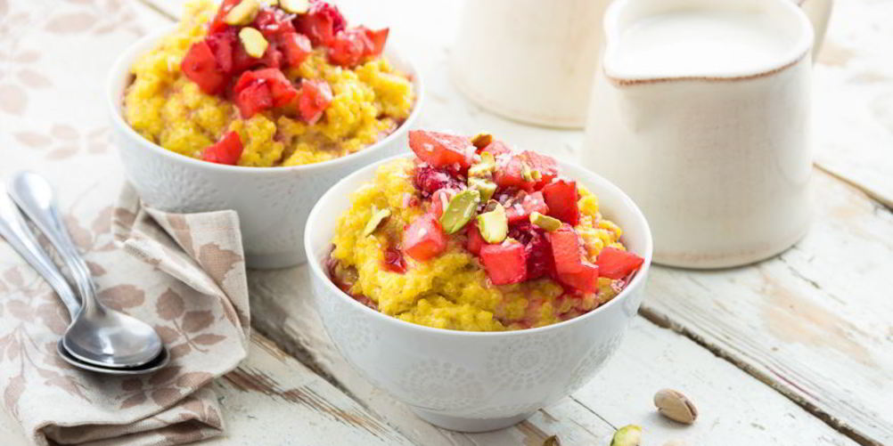 Рецепт каша из киноа на кокосовых сливках с ягодами