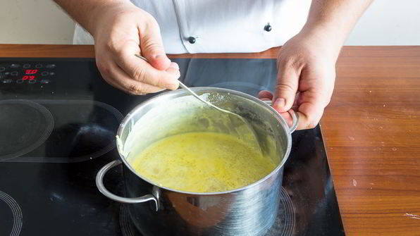 каша из киноа на кокосовых сливках с ягодами