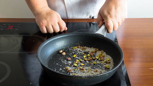 каша из киноа на кокосовых сливках с ягодами