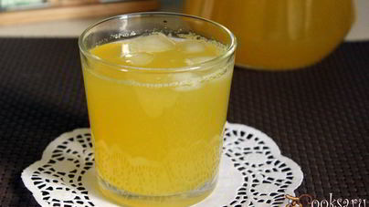 Апельсиновый напиток с зеленым чаем
