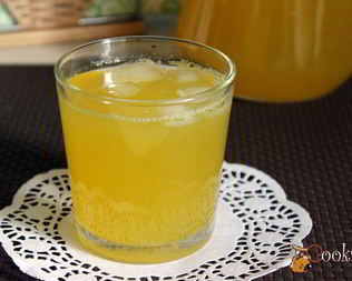 Апельсиновый напиток с зеленым чаем