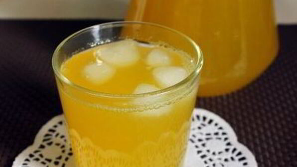 апельсиновый напиток с зеленым чаем