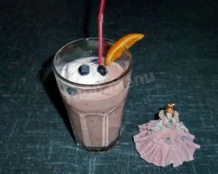 Чернично-банановый коктейль на кефире