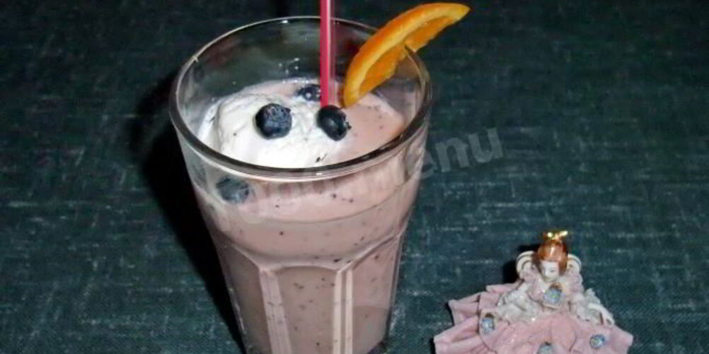 Рецепт чернично-банановый коктейль на кефире