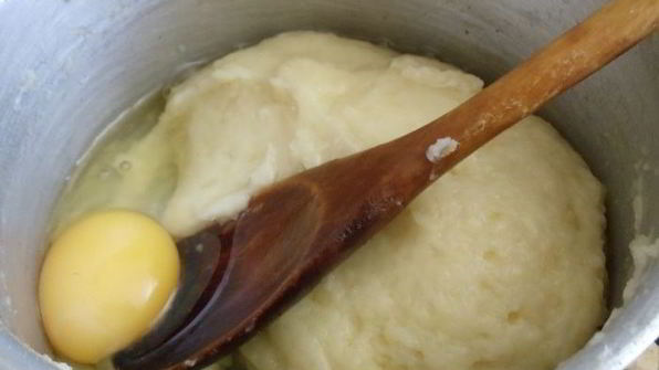 французские пышки с шоколадно-апельсиновым напитком