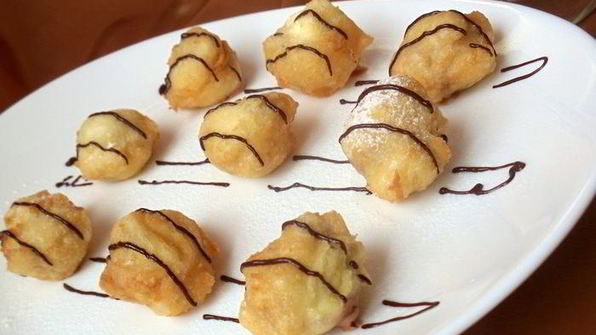 французские пышки с шоколадно-апельсиновым напитком