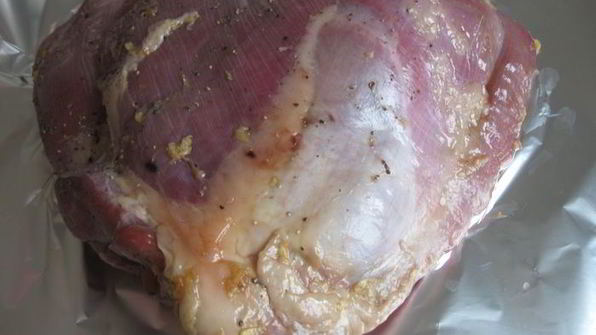 индейка, глазированная медом с клюквенным соусом и персиком в легком сиропе