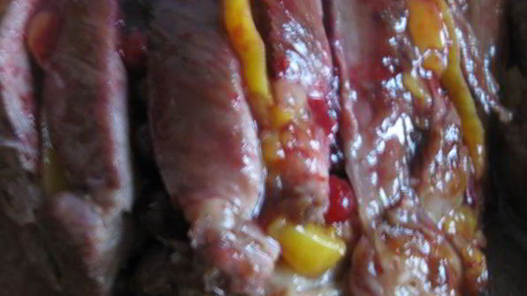 индейка, глазированная медом с клюквенным соусом и персиком в легком сиропе